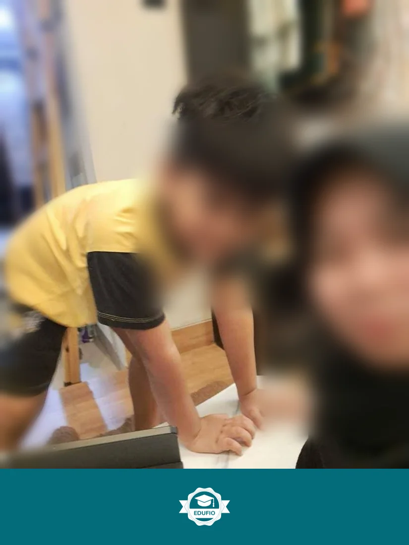 Tutor Edufio mendampingi siswa di kelas les bahasa inggris Jogja