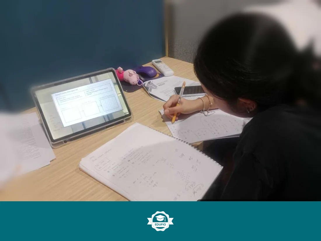 Galeri kelas les biologi Jogja: siswa bersama tutor Edufio