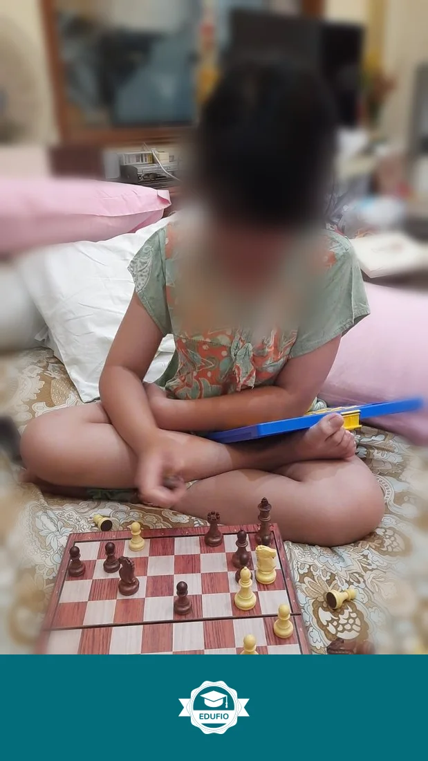 Tutor Edufio mendampingi siswa di kelas les catur Jogja