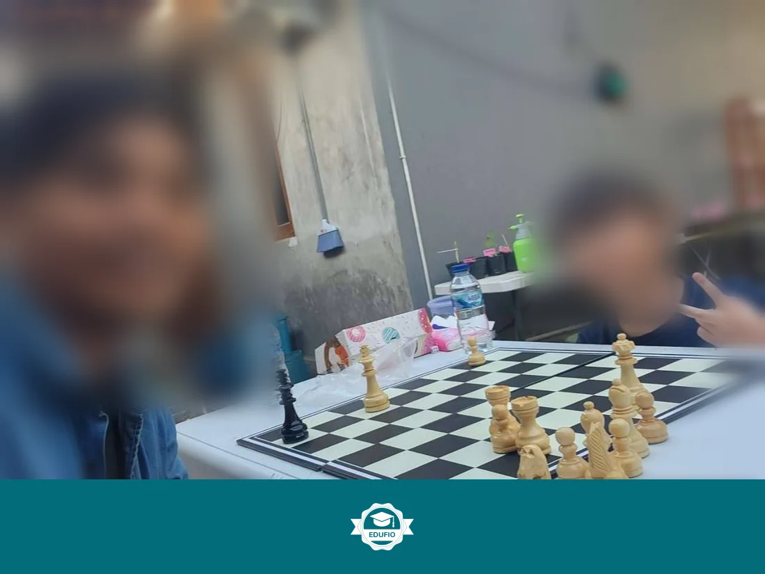 Momen sesi les catur Jogja sedang berlangsung