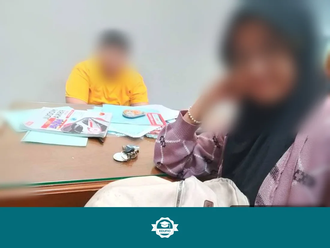 Galeri kelas les fisika Jogja: siswa bersama tutor Edufio