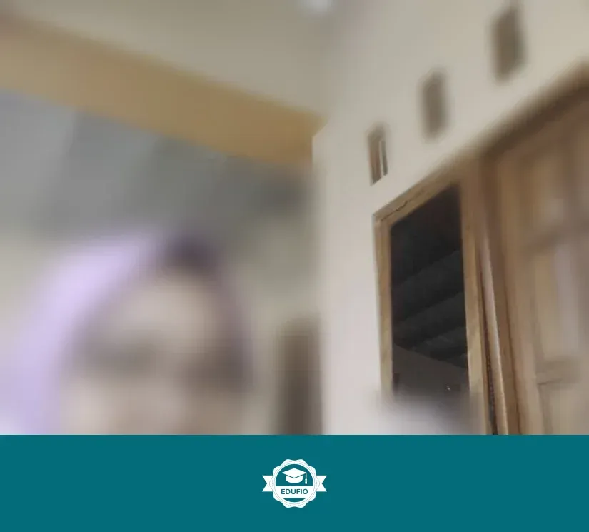 Galeri kelas les kimia Jogja: siswa bersama tutor Edufio