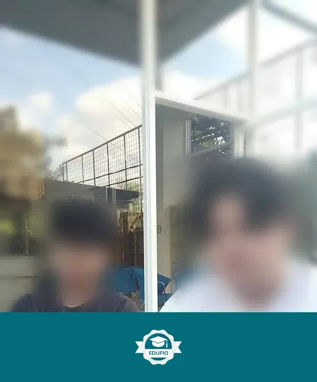 Momen sesi les kimia Jogja sedang berlangsung