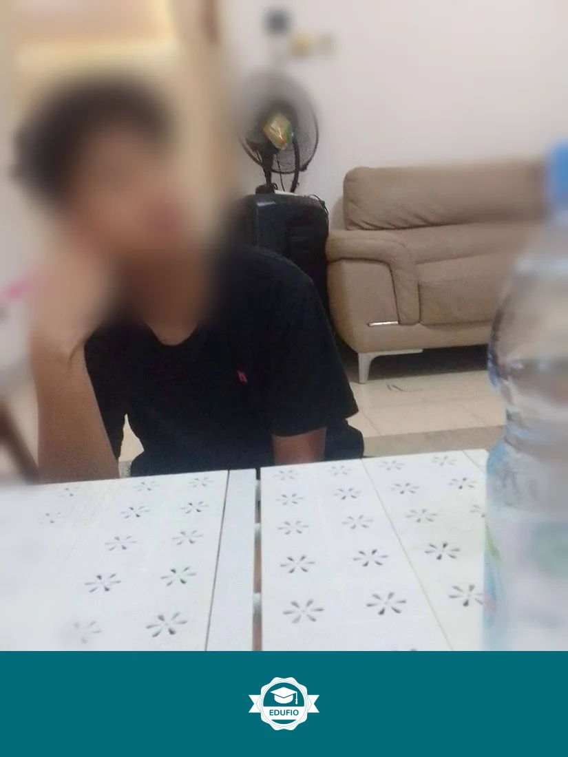 Tutor Edufio mendampingi siswa di kelas les bahasa mandarin Jogja