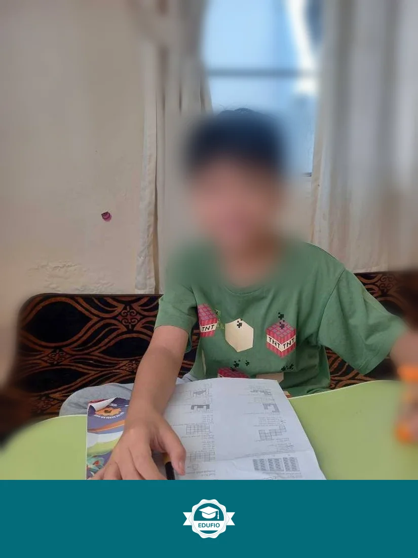 Galeri kelas les matematika Jogja: siswa bersama tutor Edufio