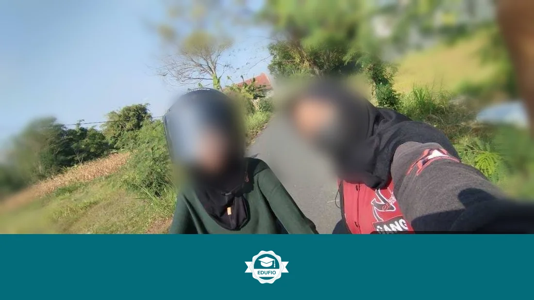 Momen sesi kursus mengendarai motor Jogja sedang berlangsung
