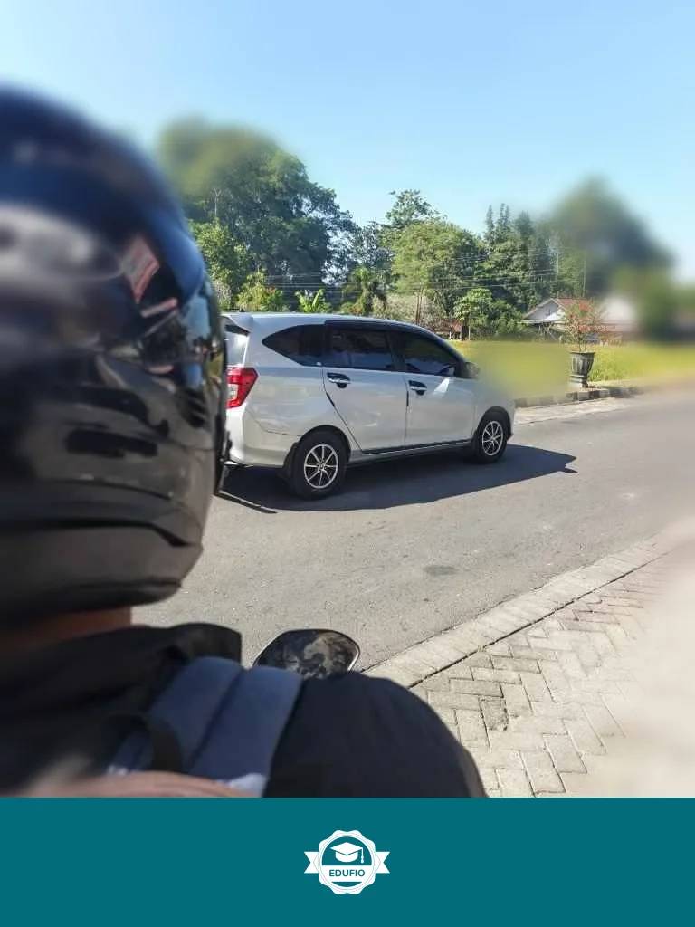 Sesi kursus mengendarai motor Jogja privat satu tutor satu siswa