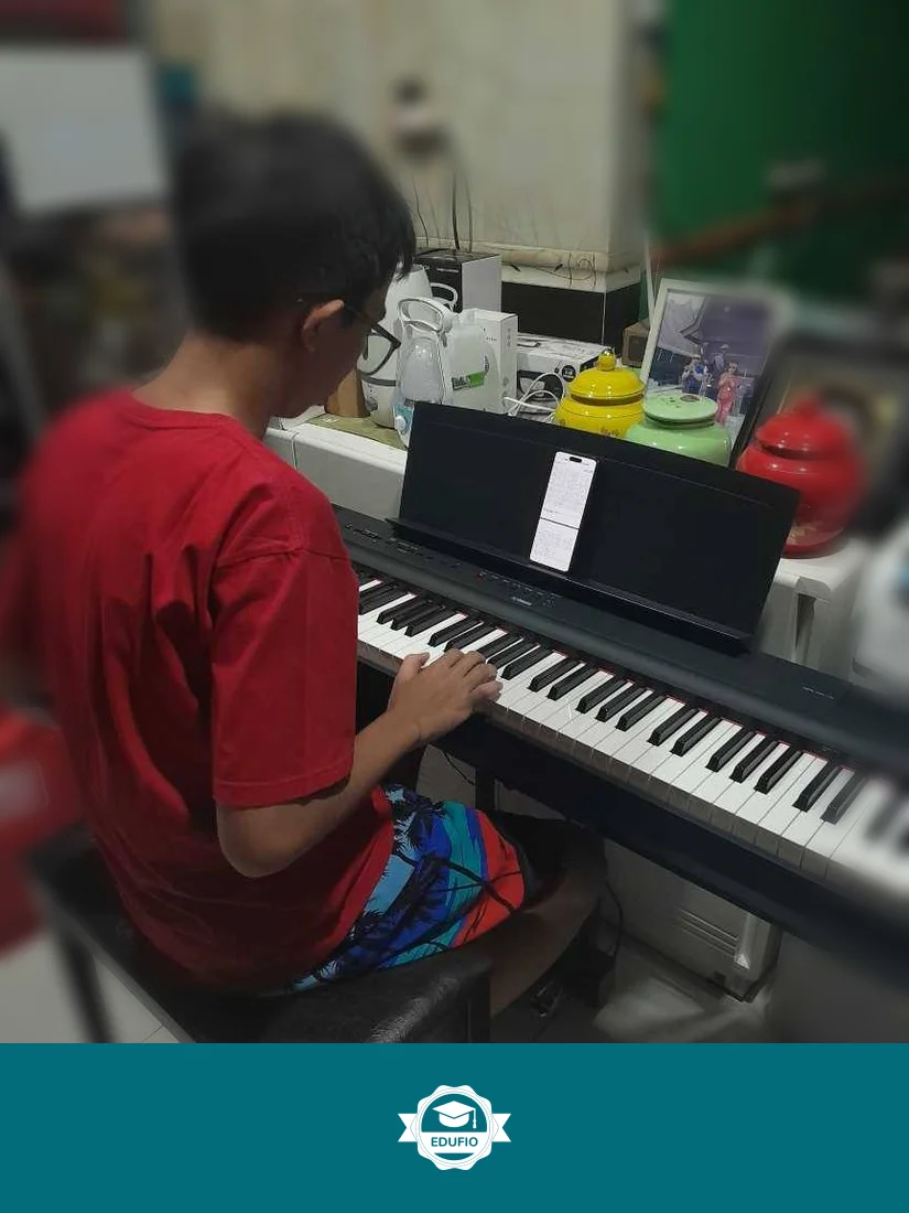 Tutor Edufio mendampingi siswa di kelas les musik Bantul
