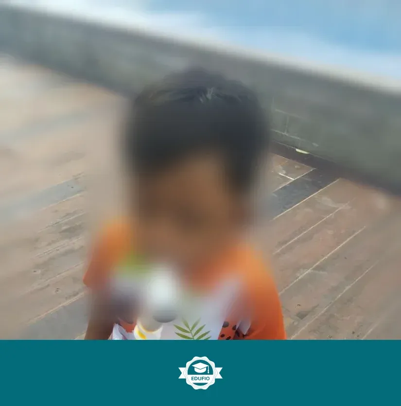 Tutor Edufio mendampingi siswa di kelas les renang Jogja