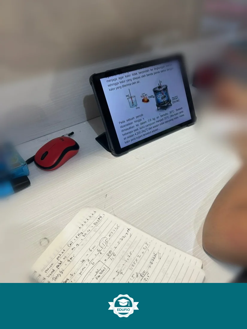 Tutor Edufio mendampingi siswa di kelas les SMP Jogja