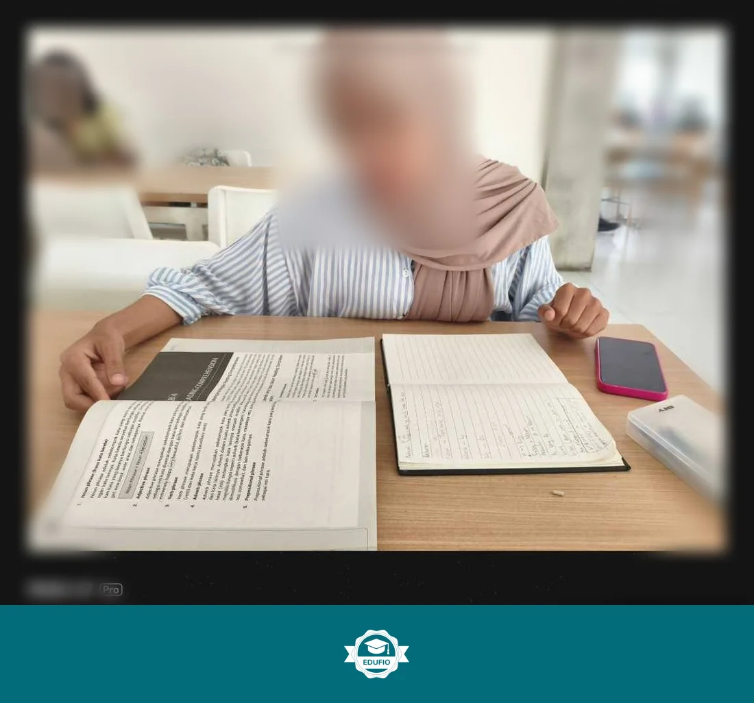 Galeri kelas les TOEFL Jogja: siswa bersama tutor Edufio